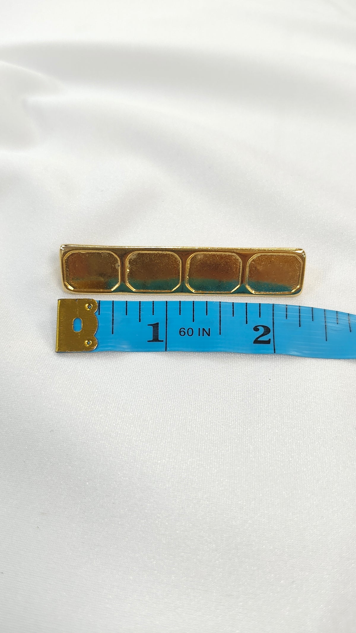 Pasador metalico rectangular dorado