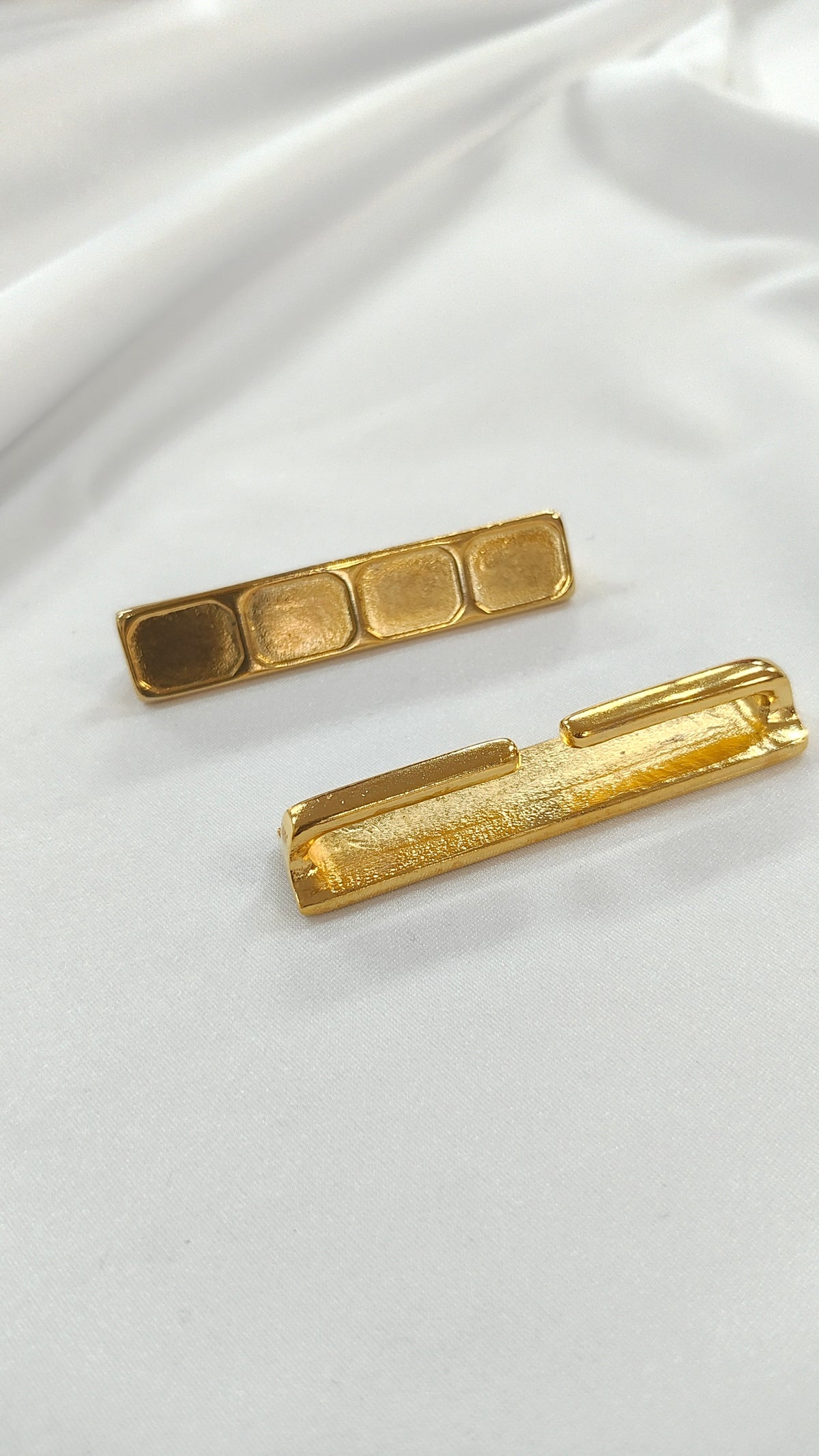 Pasador metalico rectangular dorado