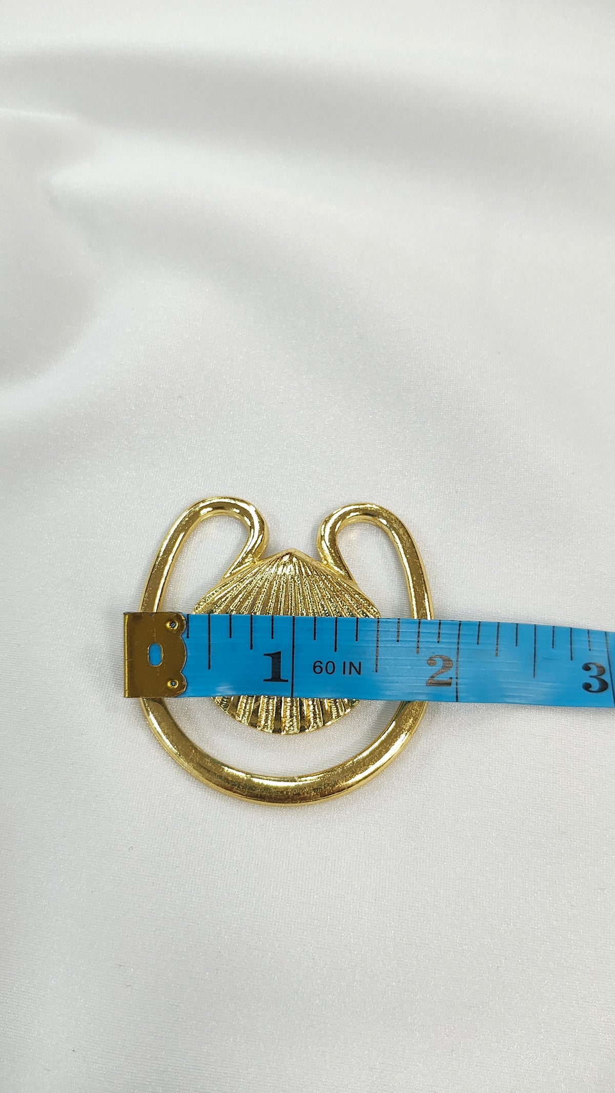 Adorno metalico seashell dorado