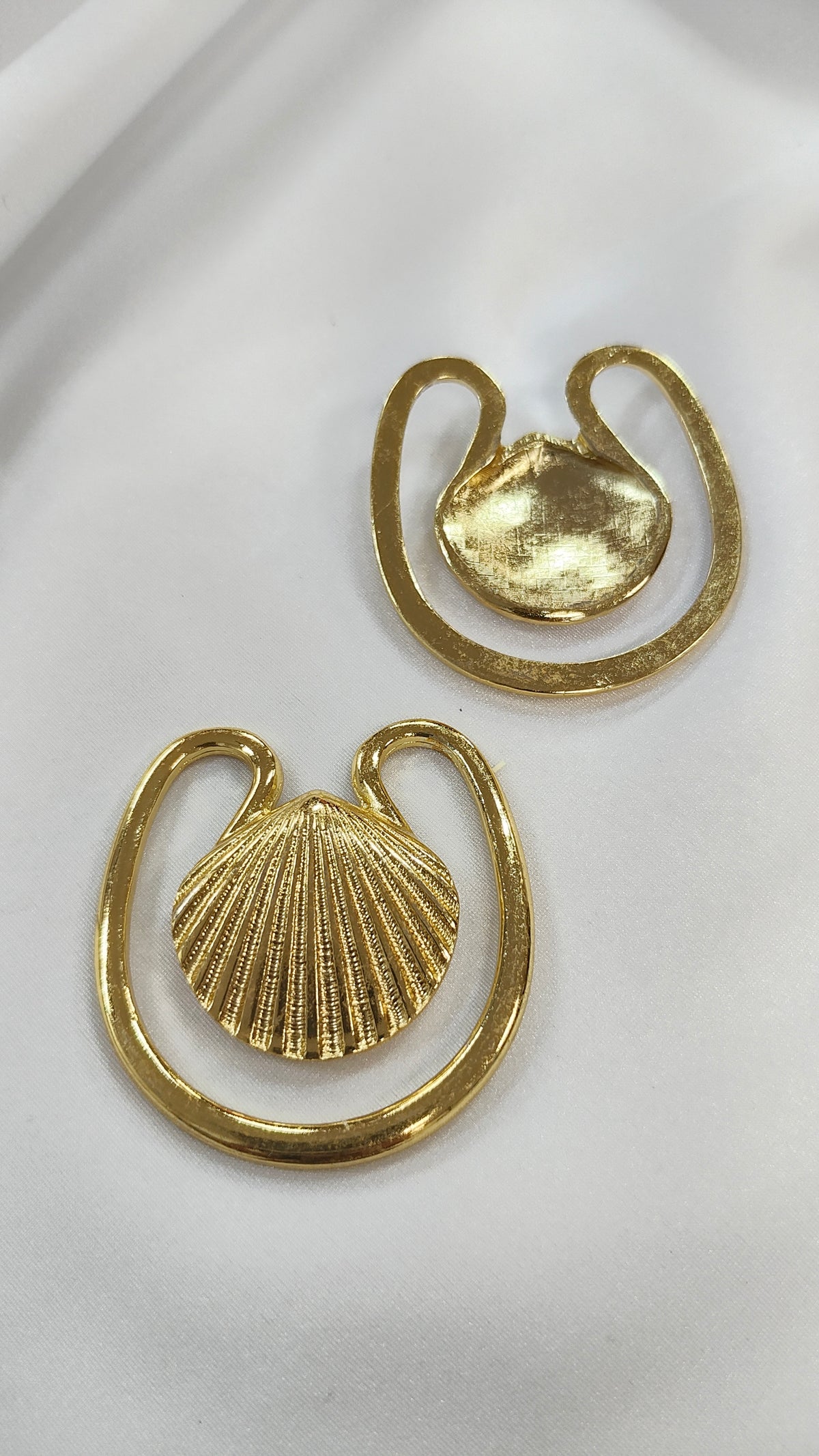 Adorno metalico seashell dorado