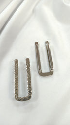 Pasador metalico martillado plateado
