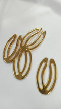 Adorno metalico ovalo dorado