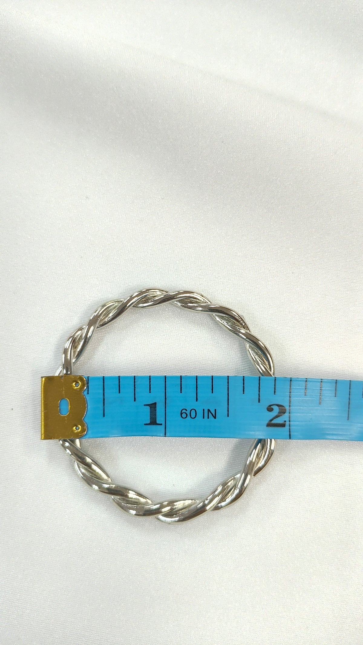 Argolla metalica trenzada plateada