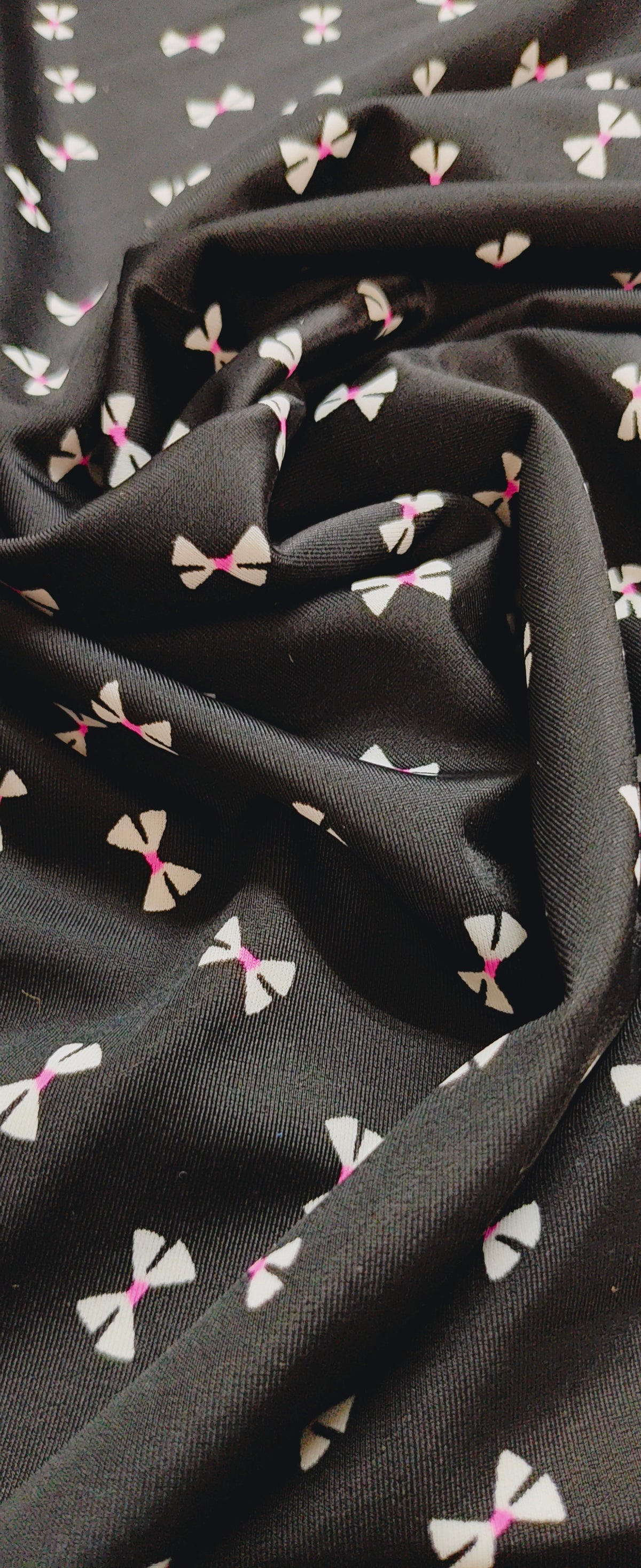 Bows black and white