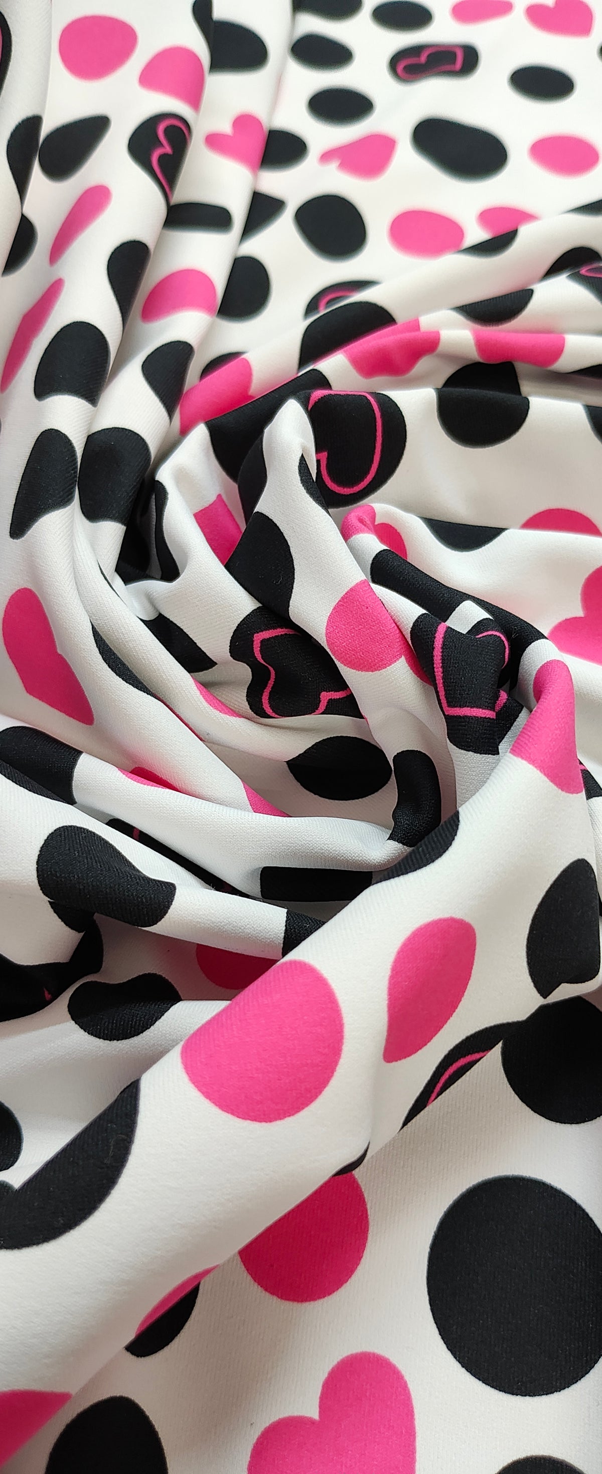 Polka dots pink hearts