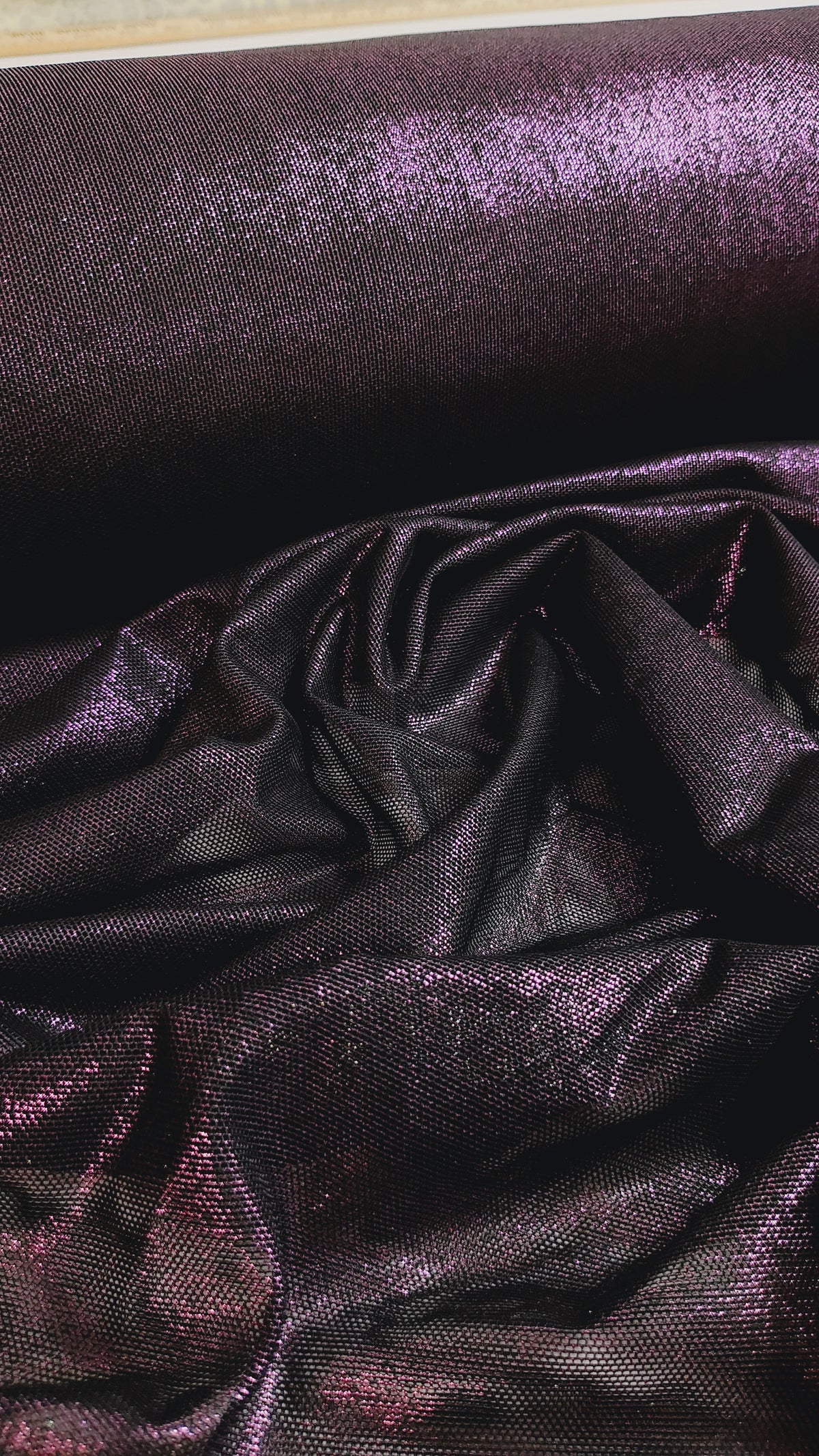 Negro con brillo violeta