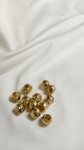Tapa nudo dorado en relieve (docena)
