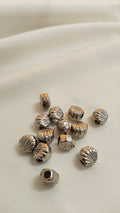 Tapa nudo plateado seashell (docena)