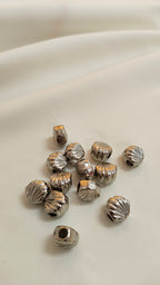Tapa nudo plateado seashell (docena)
