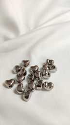 Tapa nudo plateado de corazon (docena)