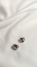 Tapa nudo plateado de corazon (docena)