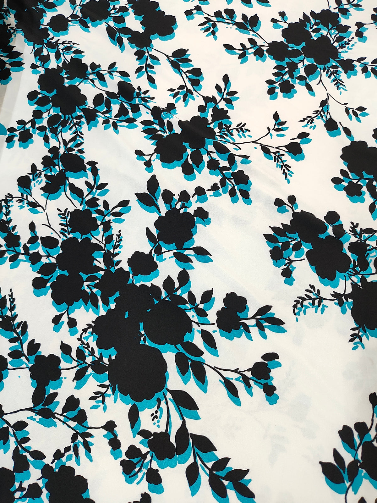 Jersey estampado floral azul, negro y blanco